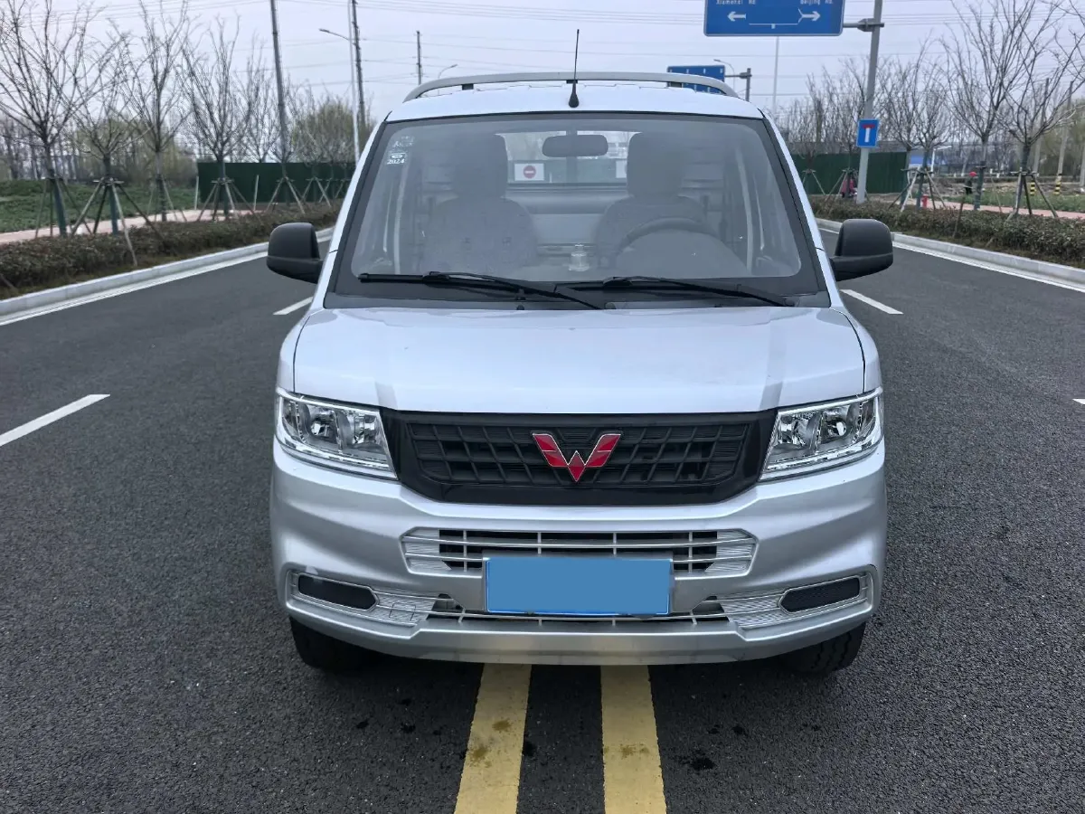 2021 WuLing RongGuang New Truck 1.5L 99HP L4 5MT,autocango,china used car exporter,china ev exporter,chinese used car exporter,chinese used ev exporter