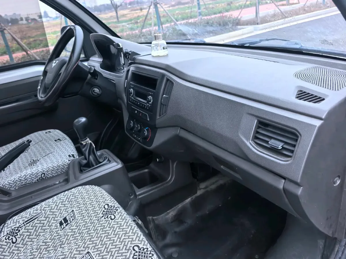 2021 WuLing RongGuang New Truck 1.5L 99HP L4 5MT,autocango,china used car exporter,china ev exporter,chinese used car exporter,chinese used ev exporter