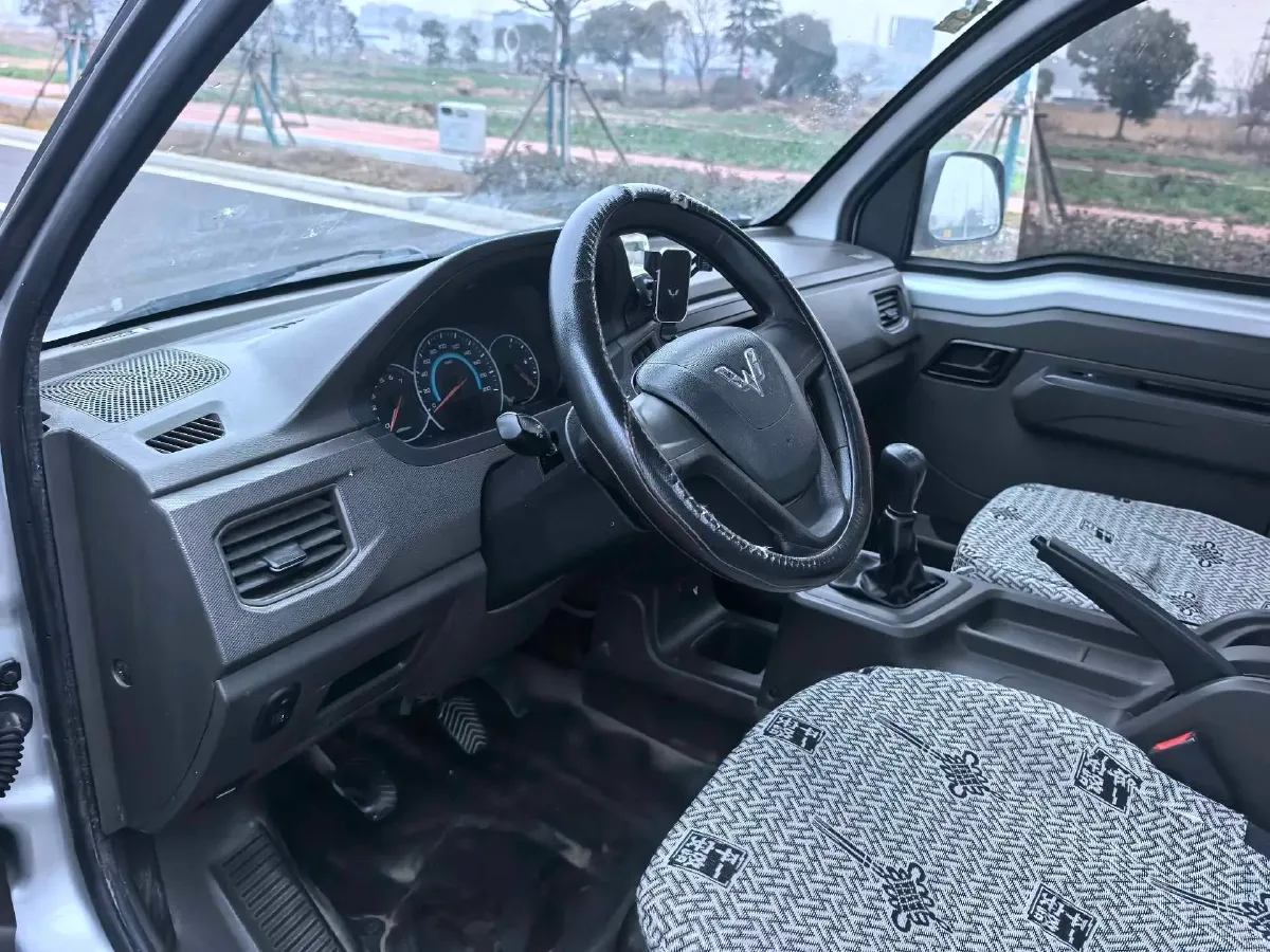 2021 WuLing RongGuang New Truck 1.5L 99HP L4 5MT,autocango,china used car exporter,china ev exporter,chinese used car exporter,chinese used ev exporter