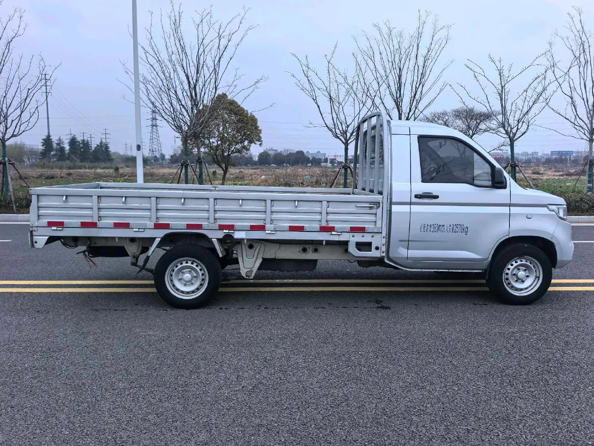 2021 WuLing RongGuang New Truck 1.5L 99HP L4 5MT,autocango,china used car exporter,china ev exporter,chinese used car exporter,chinese used ev exporter