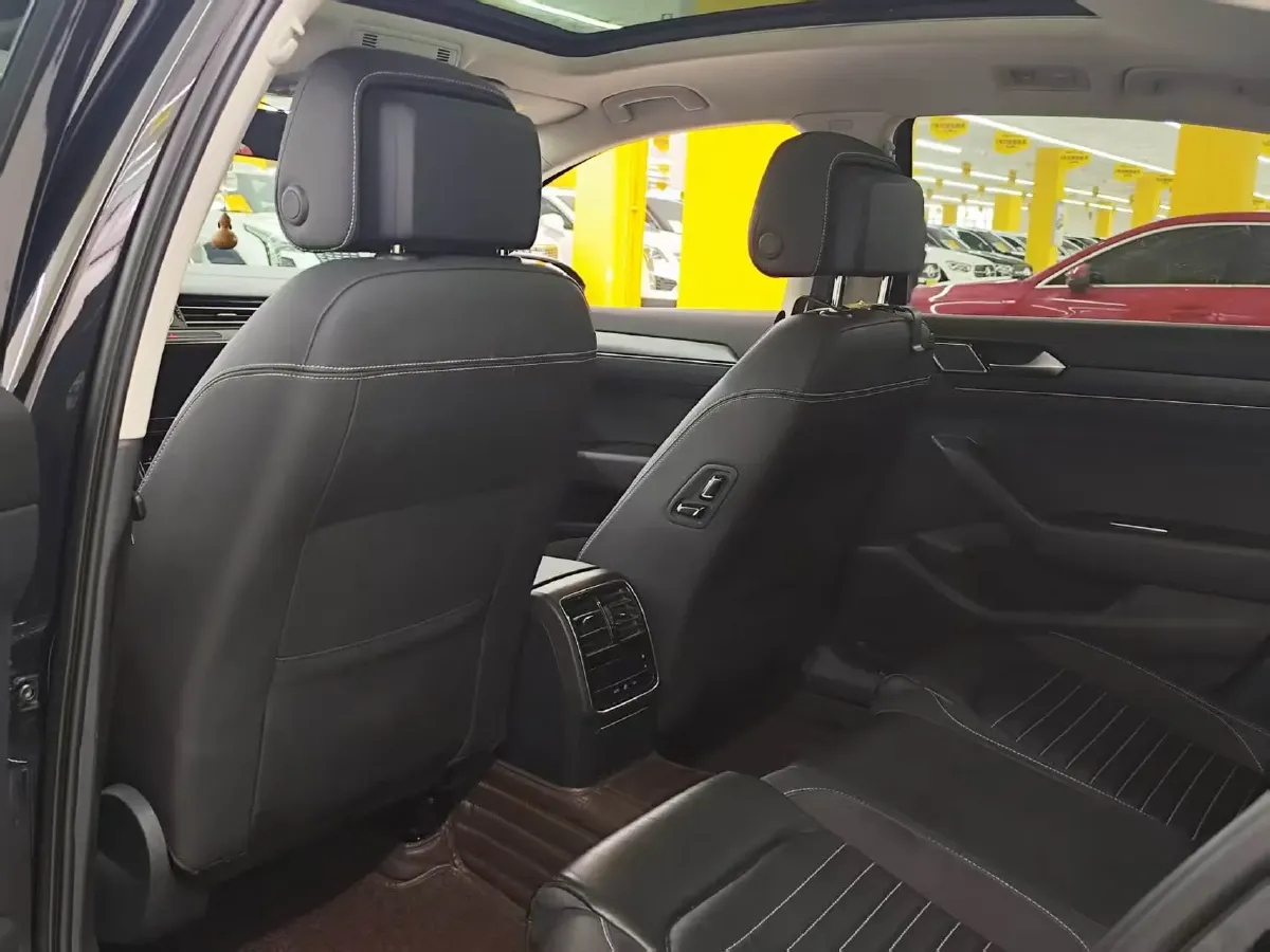 2020 Volkswagen Magotan 2.0T 186HP L4 7DCT,autocango,china used car exporter,china ev exporter,chinese used car exporter,chinese used ev exporter