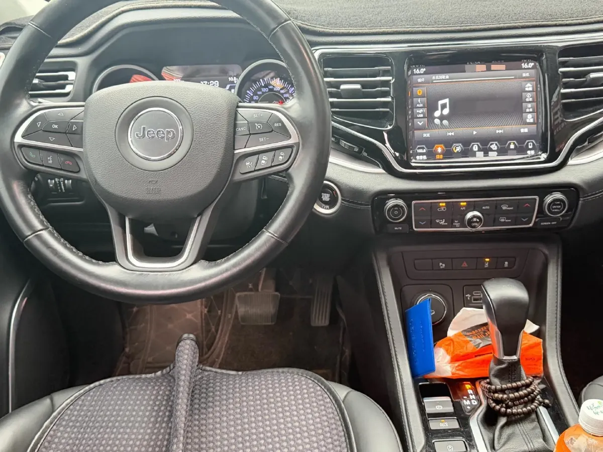 2018 Jeep Grand Commander 2.0T 265HP L4 9AT,autocango,china used car exporter,china ev exporter,chinese used car exporter,chinese used ev exporter