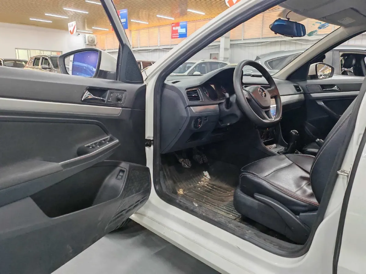 2017 Buick Excelle 1.5L 114HP L4 5MT,autocango,china used car exporter,china ev exporter,chinese used car exporter,chinese used ev exporter