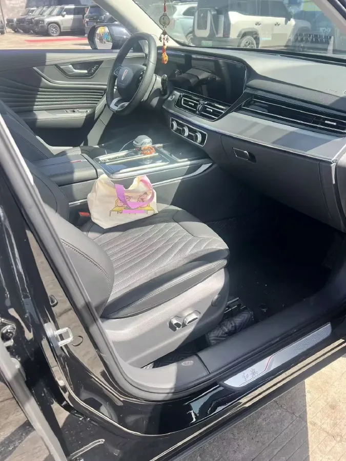 2023 HongQi HS5 2.0T 252HP L4 8AT,autocango,china used car exporter,china ev exporter,chinese used car exporter,chinese used ev exporter