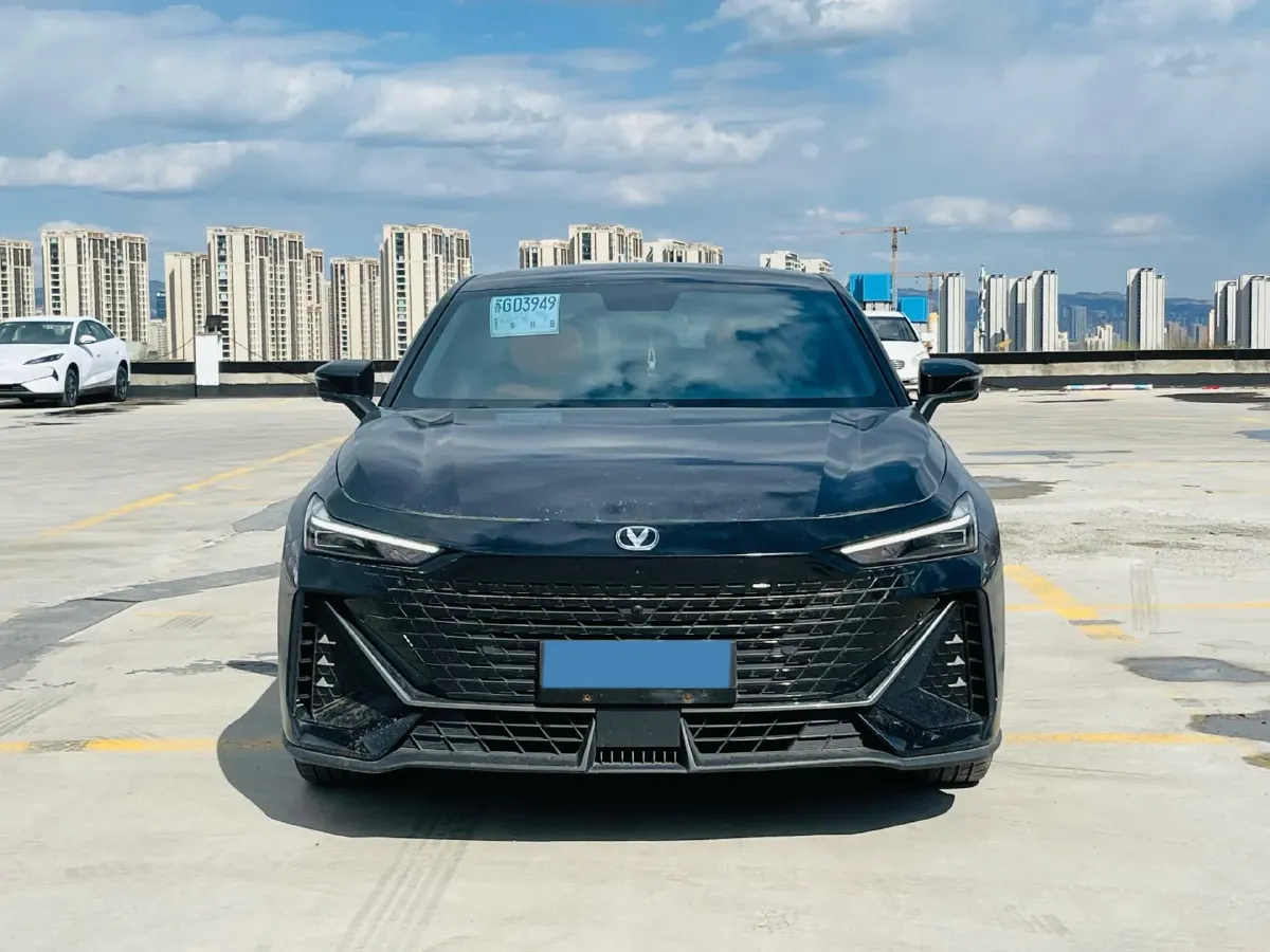 2023 ChangAn UNI-V 1.5T 188HP L4 7DCT,autocango,china used car exporter,china ev exporter,chinese used car exporter,chinese used ev exporter