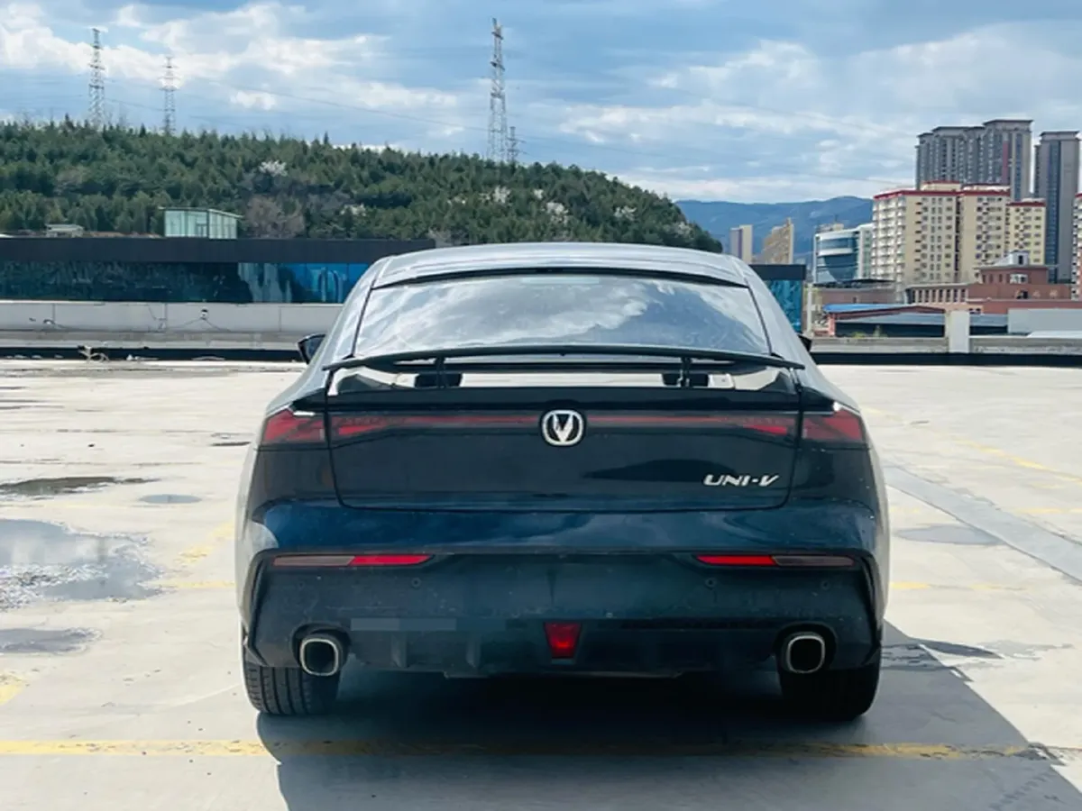 2023 ChangAn UNI-V 1.5T 188HP L4 7DCT,autocango,china used car exporter,china ev exporter,chinese used car exporter,chinese used ev exporter