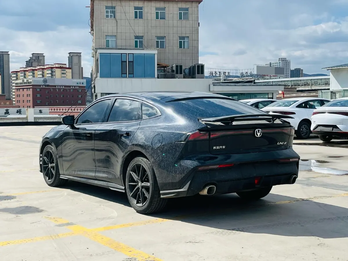 2023 ChangAn UNI-V 1.5T 188HP L4 7DCT,autocango,china used car exporter,china ev exporter,chinese used car exporter,chinese used ev exporter