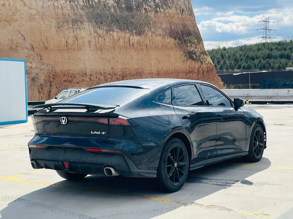 2023 ChangAn UNI-V 1.5T 188HP L4 7DCT,autocango,china used car exporter,china ev exporter,chinese used car exporter,chinese used ev exporter