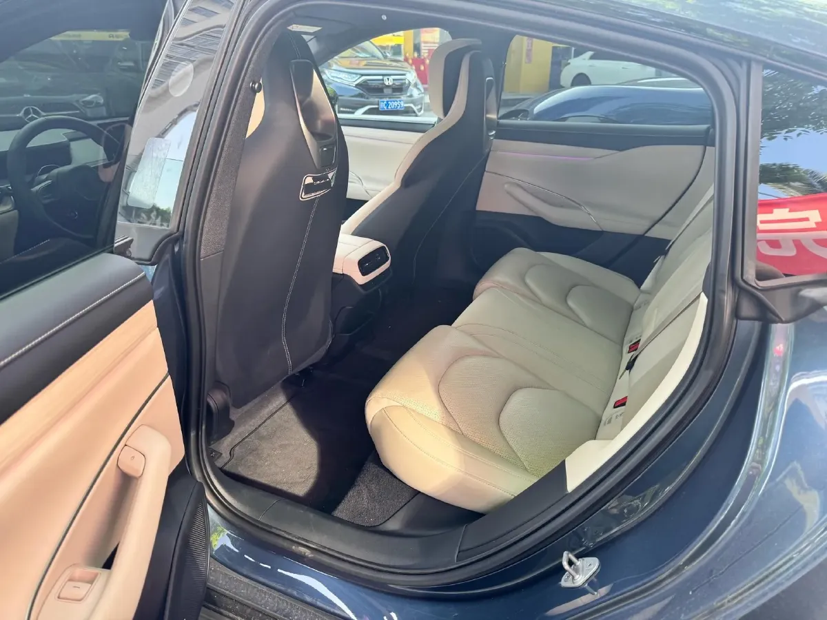 2024 MI SU7 BEV 73.6KWH,autocango,china used car exporter,china ev exporter,chinese used car exporter,chinese used ev exporter