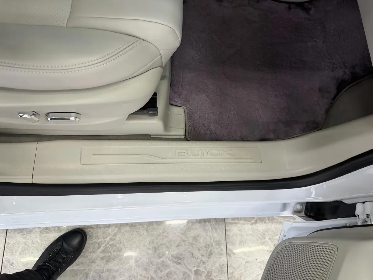 2022 Buick GL8 2.0T 237HP L4 9AT,autocango,china used car exporter,china ev exporter,chinese used car exporter,chinese used ev exporter