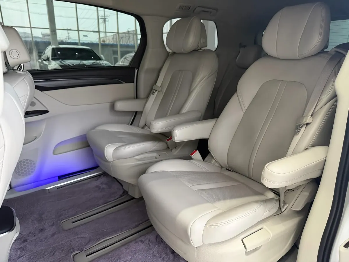 2022 Buick GL8 2.0T 237HP L4 9AT,autocango,china used car exporter,china ev exporter,chinese used car exporter,chinese used ev exporter