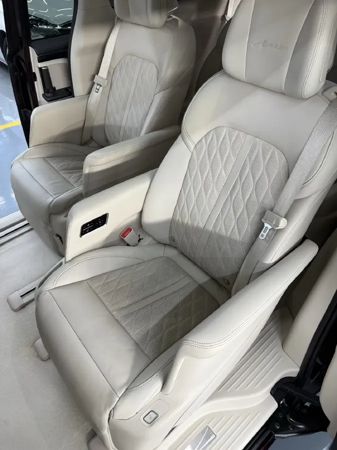 2022 Buick GL8 2.0T 237HP L4 9AT,autocango,china used car exporter,china ev exporter,chinese used car exporter,chinese used ev exporter