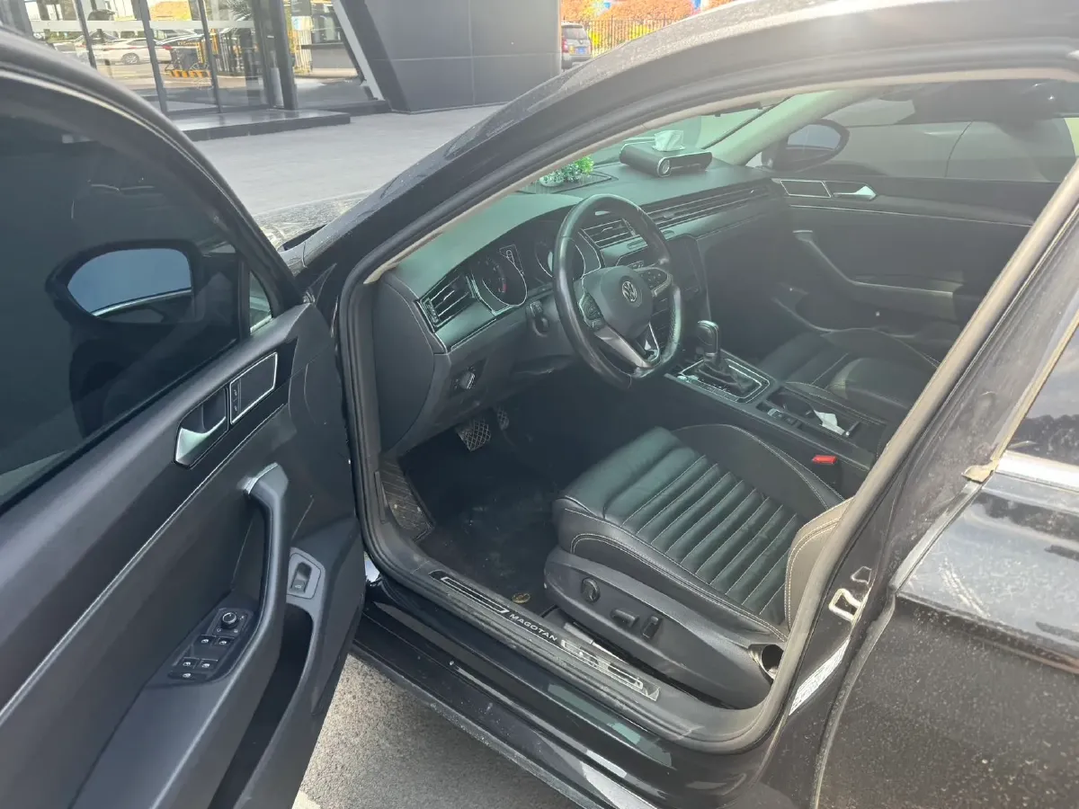 2020 Volkswagen Magotan 2.0T 186HP L4 7DCT,autocango,china used car exporter,china ev exporter,chinese used car exporter,chinese used ev exporter