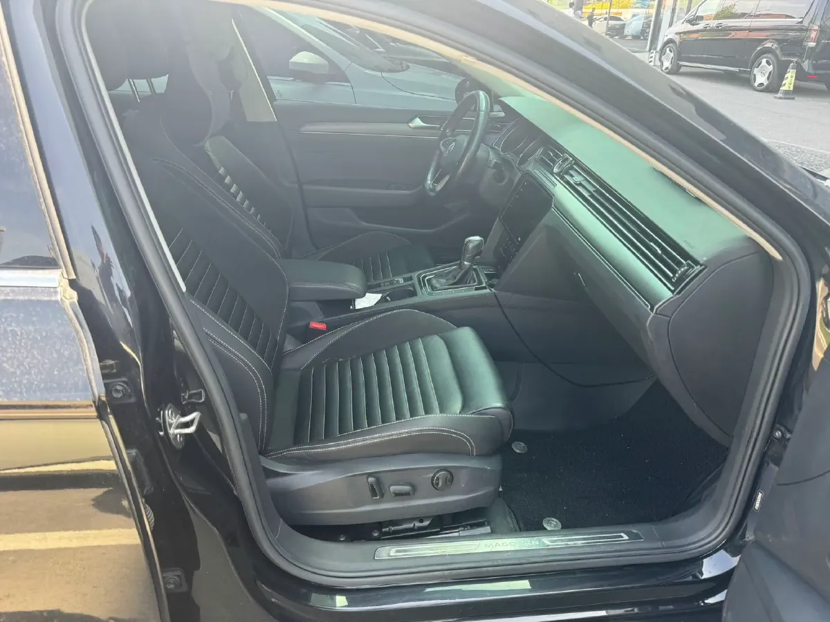 2020 Volkswagen Magotan 2.0T 186HP L4 7DCT,autocango,china used car exporter,china ev exporter,chinese used car exporter,chinese used ev exporter