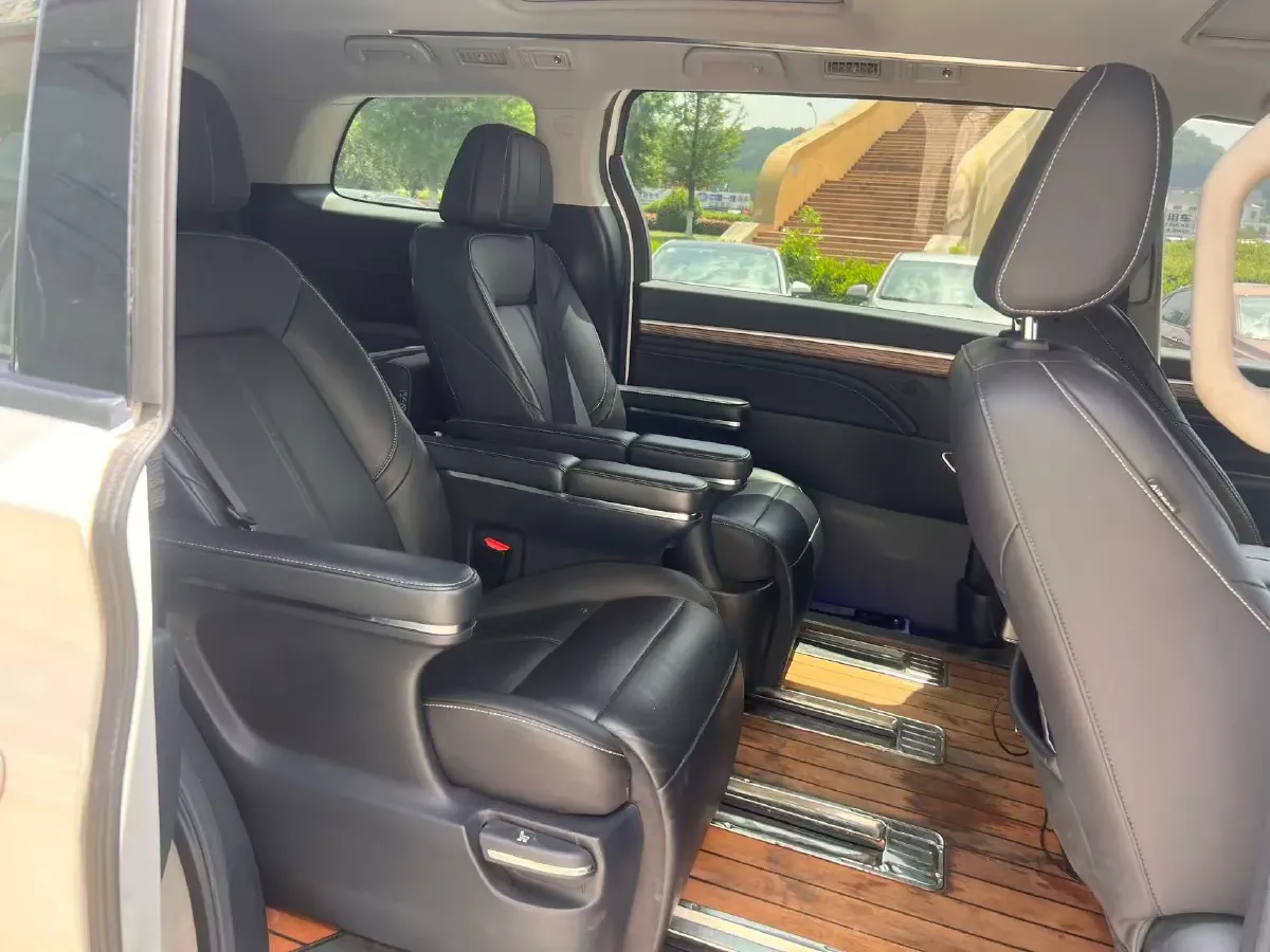 2021 GAC Trumpchi M8 2.0T 252HP L4 8AT,autocango,china used car exporter,china ev exporter,chinese used car exporter,chinese used ev exporter