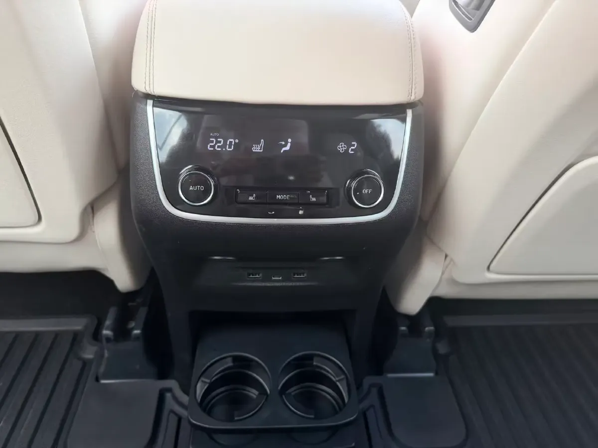 2020 Li ONE Range Extended 131HP REEV 40.5KWH,autocango,china used car exporter,china ev exporter,chinese used car exporter,chinese used ev exporter