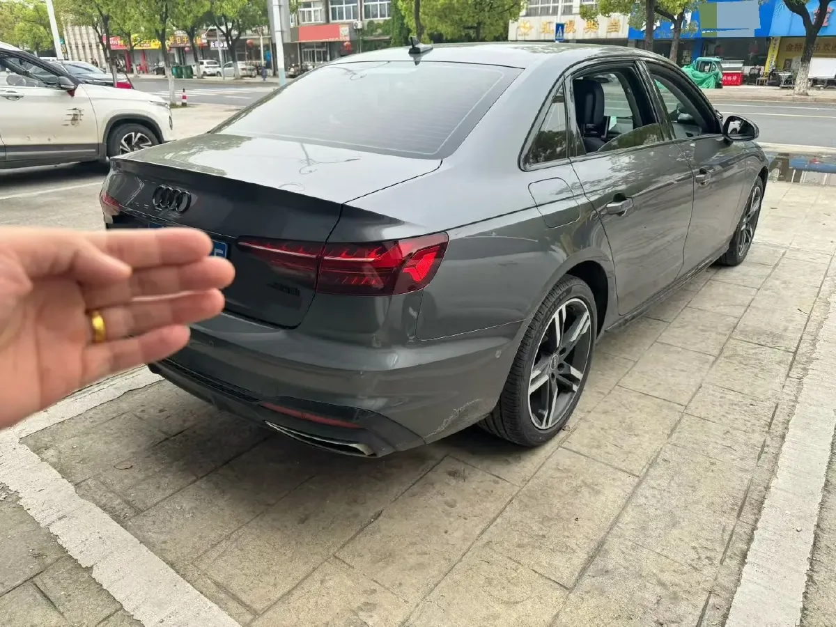 2022 Audi A4L 2.0T 190HP L4 7DCT,autocango,china used car exporter,china ev exporter,chinese used car exporter,chinese used ev exporter