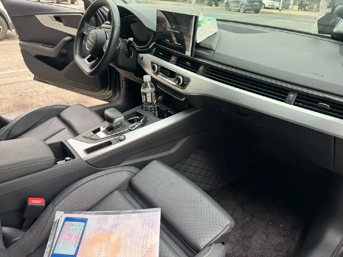 2022 Audi A4L 2.0T 190HP L4 7DCT,autocango,china used car exporter,china ev exporter,chinese used car exporter,chinese used ev exporter