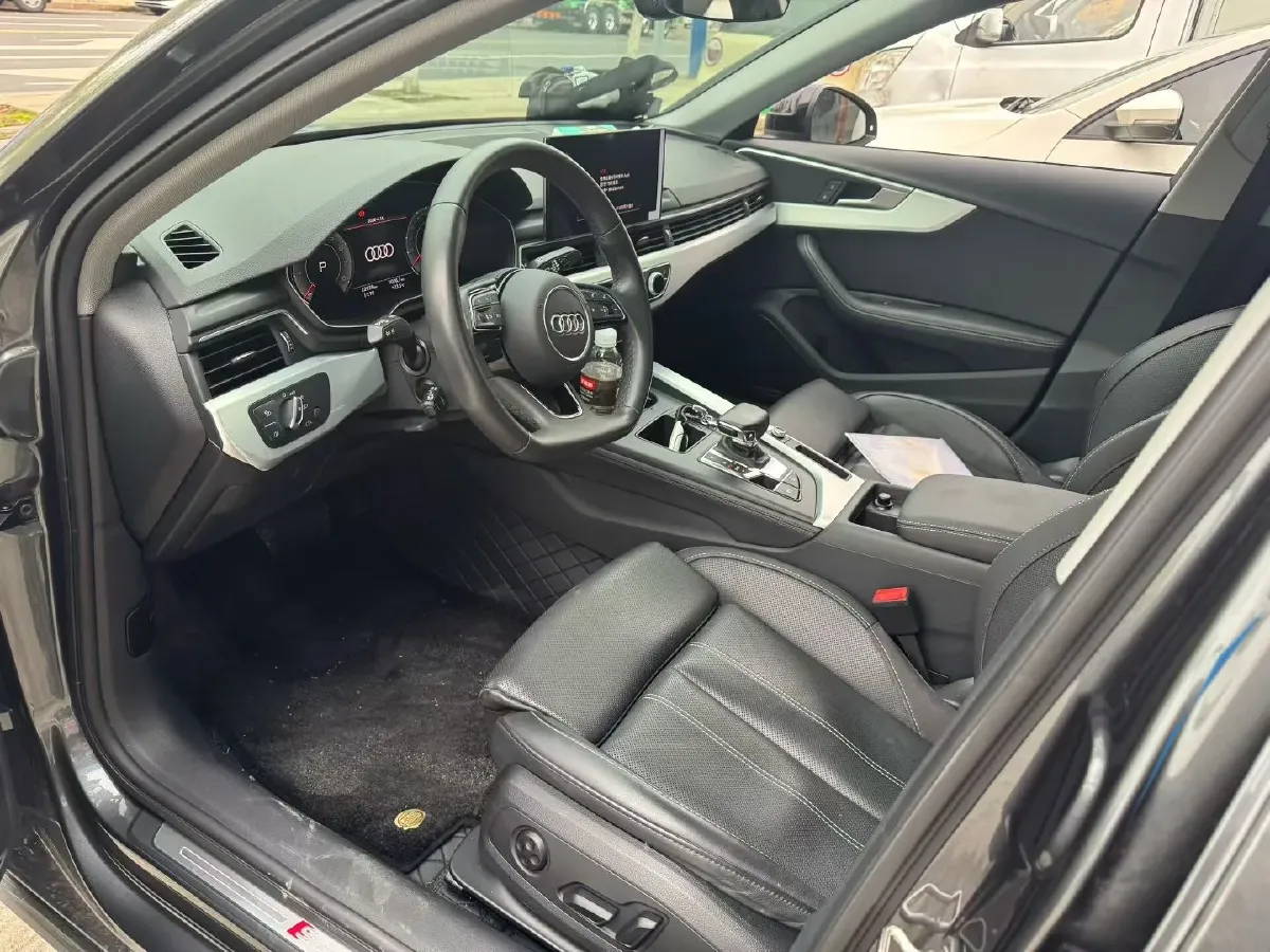 2022 Audi A4L 2.0T 190HP L4 7DCT,autocango,china used car exporter,china ev exporter,chinese used car exporter,chinese used ev exporter