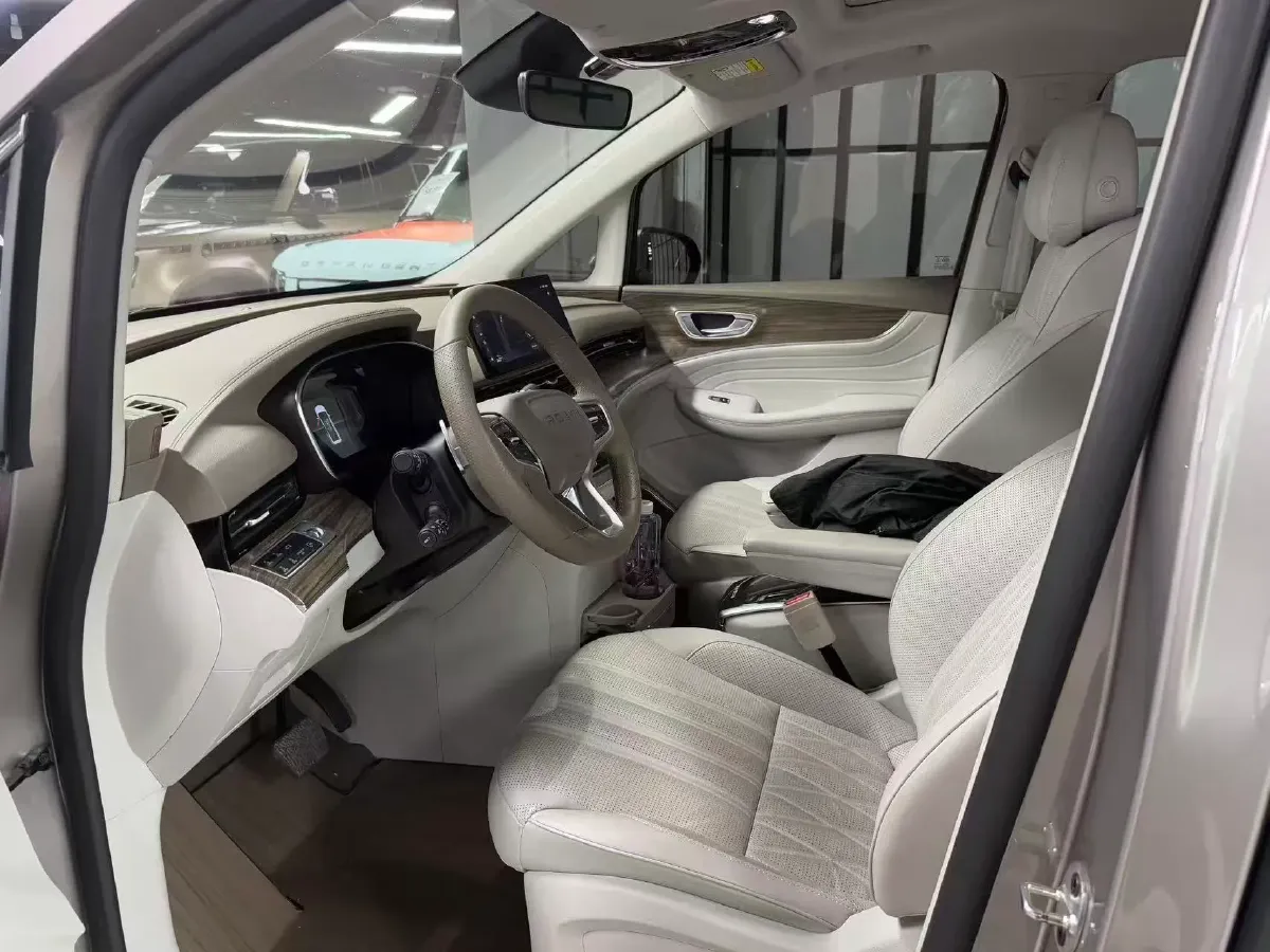 2023 Roewe iMAX8 2.0T 234HP L4 8AT,autocango,china used car exporter,china ev exporter,chinese used car exporter,chinese used ev exporter