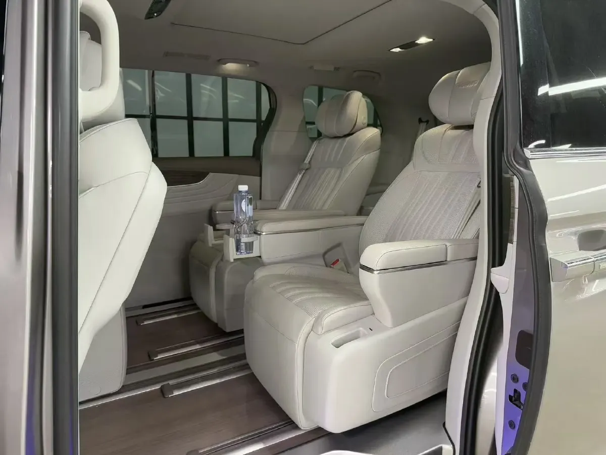 2023 Roewe iMAX8 2.0T 234HP L4 8AT,autocango,china used car exporter,china ev exporter,chinese used car exporter,chinese used ev exporter