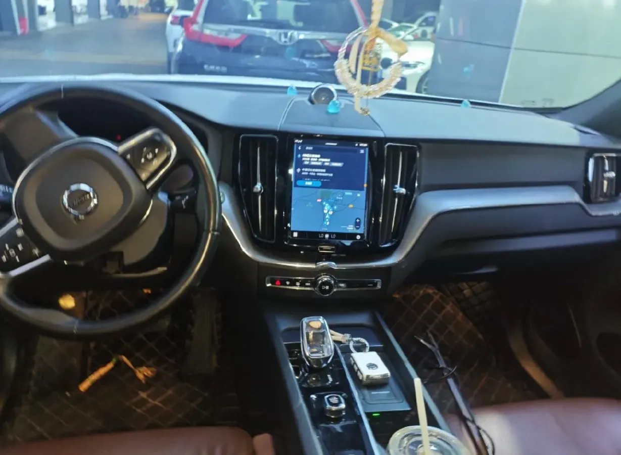 2022 Volvo XC60 2.0T 250HP L4 8AT,autocango,china used car exporter,china ev exporter,chinese used car exporter,chinese used ev exporter