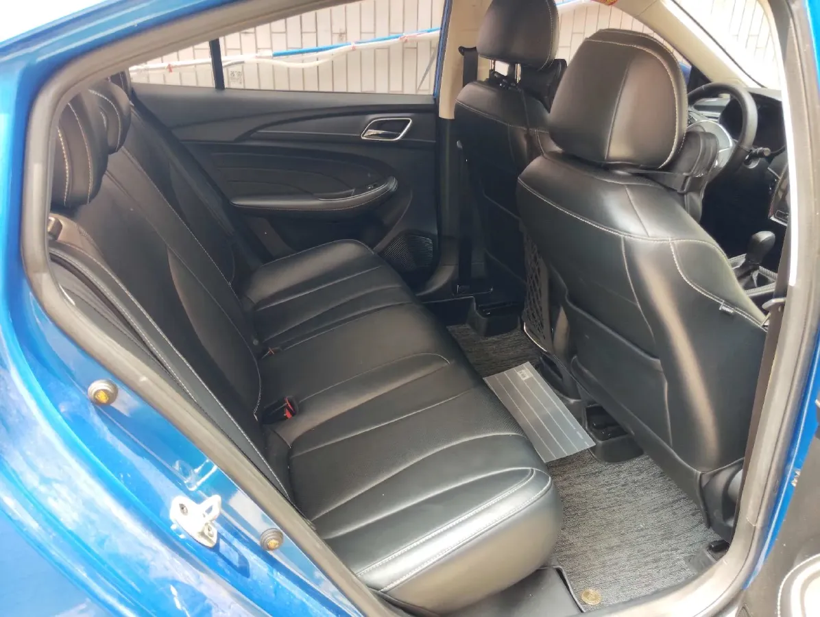 2020 Roewe i5 1.5L 120HP L4 CVT,autocango,china used car exporter,china ev exporter,chinese used car exporter,chinese used ev exporter