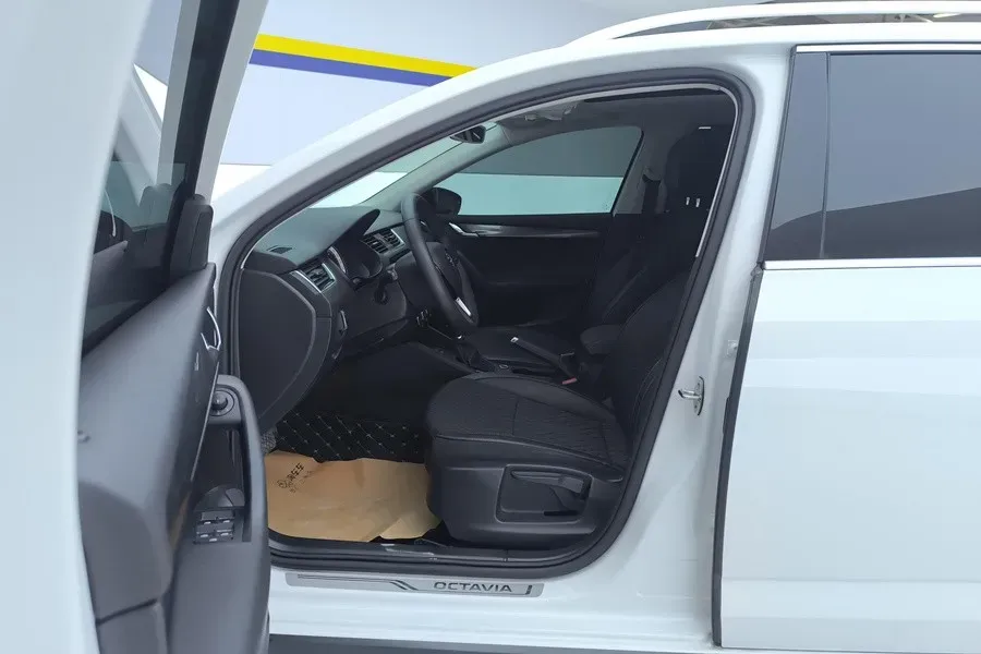 2019 Skoda Octavia 1.4T 150HP L4 7DCT,autocango,china used car exporter,china ev exporter,chinese used car exporter,chinese used ev exporter