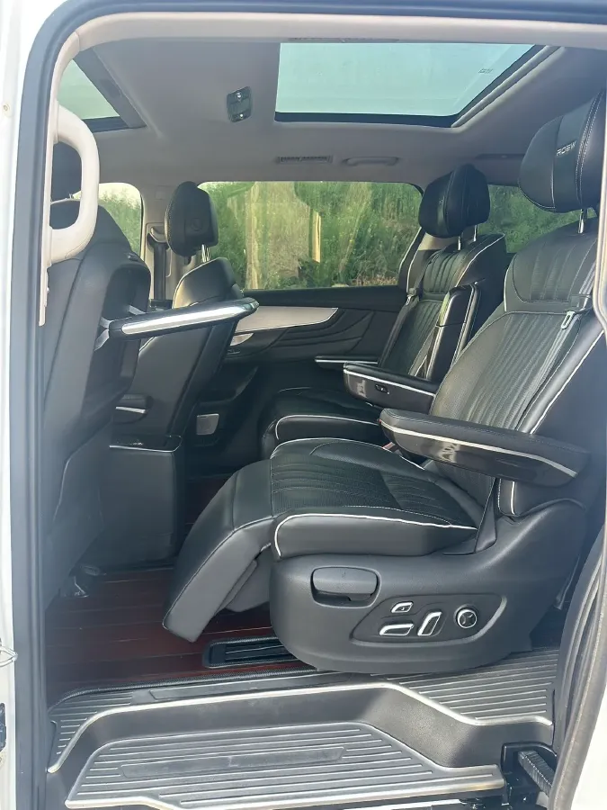 2022 Roewe iMAX8 2.0T 234HP L4 8AT,autocango,china used car exporter,china ev exporter,chinese used car exporter,chinese used ev exporter