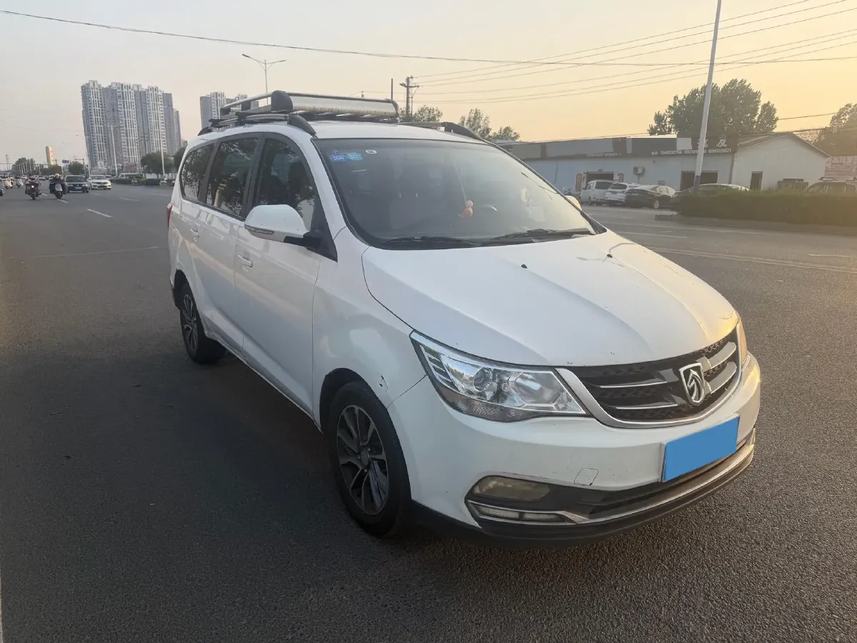 2016 BaoJun 730 1.5L 112HP L4 5MT,autocango,china used car exporter,china ev exporter,chinese used car exporter,chinese used ev exporter