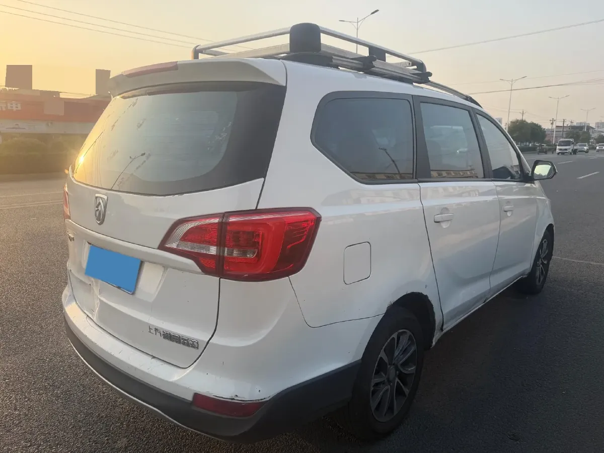 2016 BaoJun 730 1.5L 112HP L4 5MT,autocango,china used car exporter,china ev exporter,chinese used car exporter,chinese used ev exporter