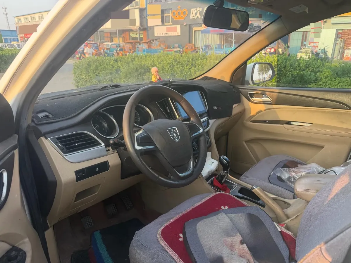 2016 BaoJun 730 1.5L 112HP L4 5MT,autocango,china used car exporter,china ev exporter,chinese used car exporter,chinese used ev exporter
