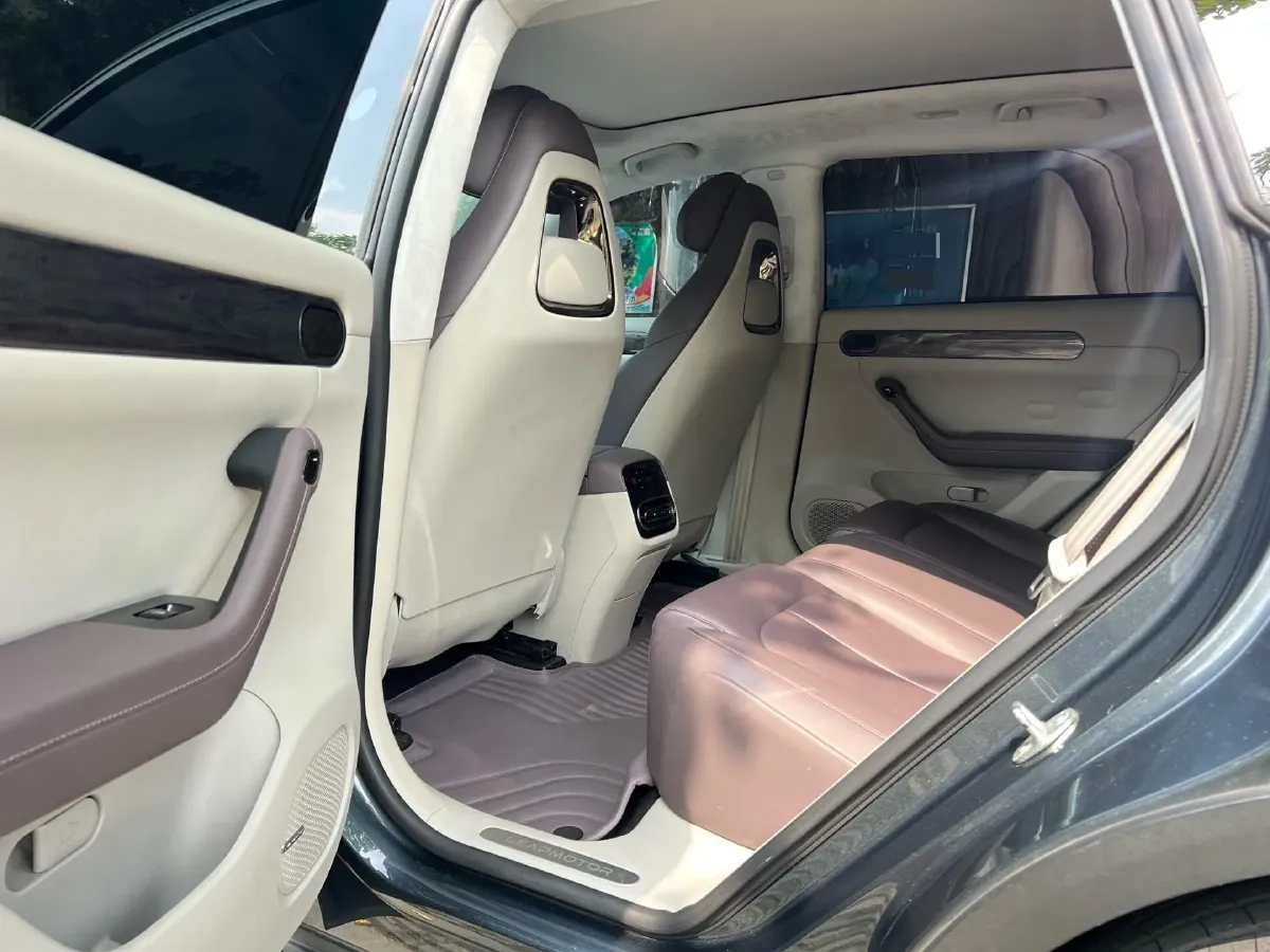 2023 Leapmotor C11 1.2T 131HP L3 REEV 43.74KWH,autocango,china used car exporter,china ev exporter,chinese used car exporter,chinese used ev exporter