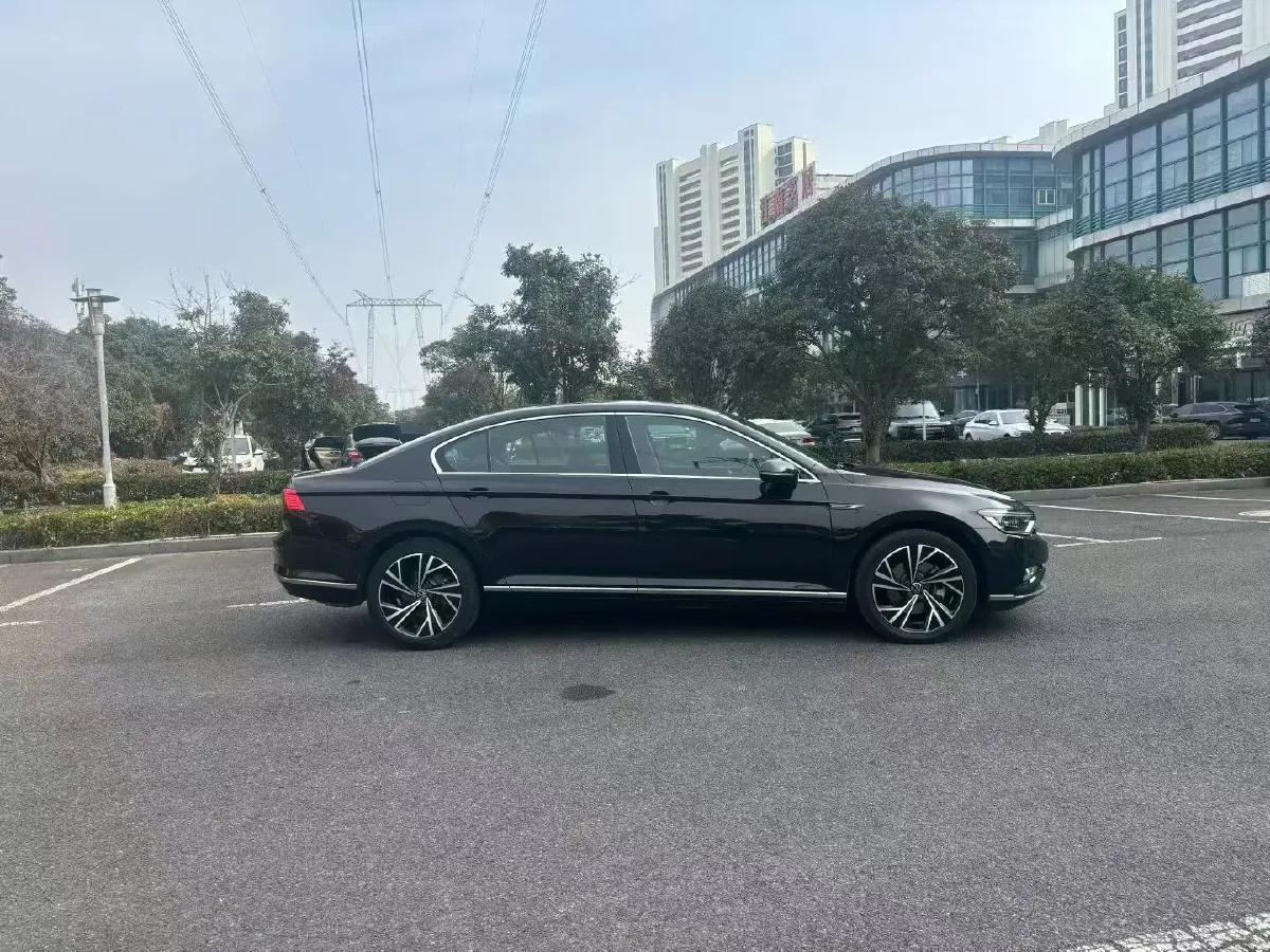2021 Volkswagen Magotan 2.0T 186HP L4 7DCT,autocango,china used car exporter,china ev exporter,chinese used car exporter,chinese used ev exporter