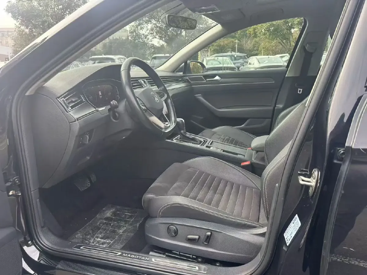 2021 Volkswagen Magotan 2.0T 186HP L4 7DCT,autocango,china used car exporter,china ev exporter,chinese used car exporter,chinese used ev exporter