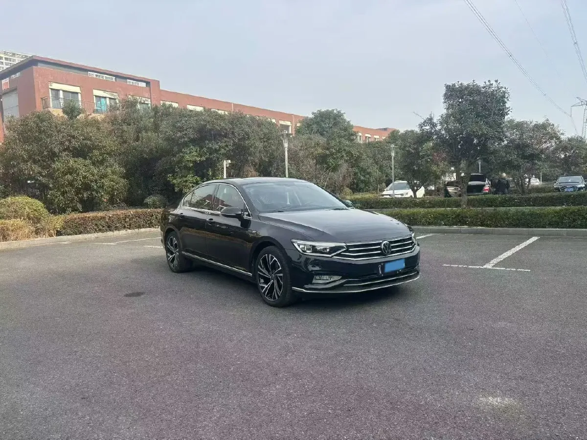 2021 Volkswagen Magotan 2.0T 186HP L4 7DCT,autocango,china used car exporter,china ev exporter,chinese used car exporter,chinese used ev exporter