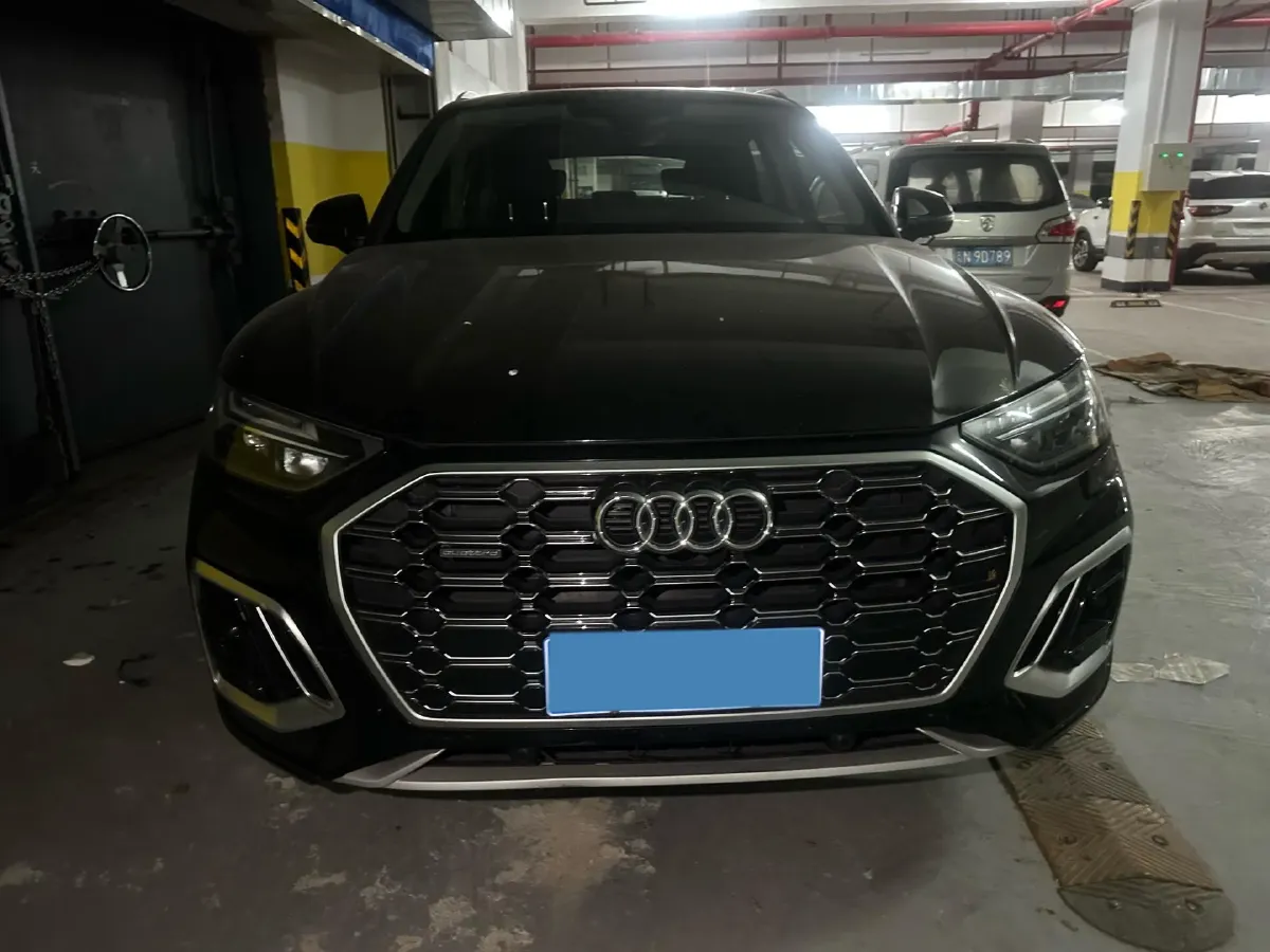2022 Audi Q5L 2.0T 190HP L4 7DCT,autocango,china used car exporter,china ev exporter,chinese used car exporter,chinese used ev exporter