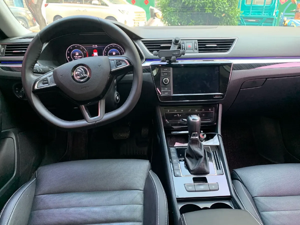 2019 Skoda Superb 2.0T 186HP L4 7DCT,autocango,china used car exporter,china ev exporter,chinese used car exporter,chinese used ev exporter