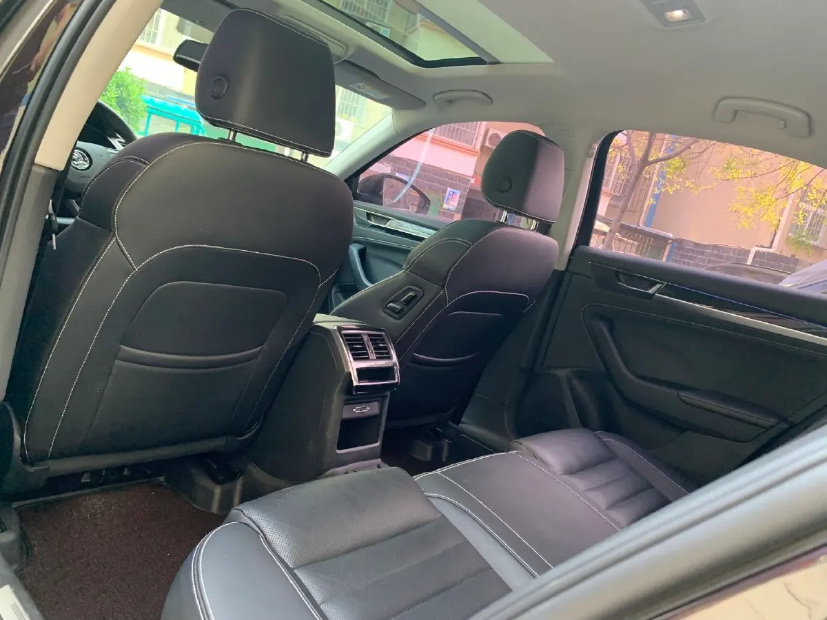 2019 Skoda Superb 2.0T 186HP L4 7DCT,autocango,china used car exporter,china ev exporter,chinese used car exporter,chinese used ev exporter