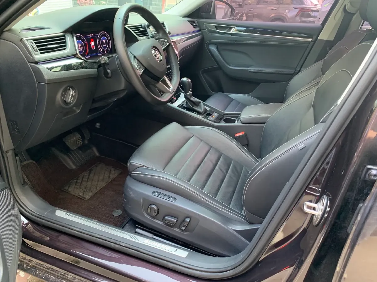 2019 Skoda Superb 2.0T 186HP L4 7DCT,autocango,china used car exporter,china ev exporter,chinese used car exporter,chinese used ev exporter