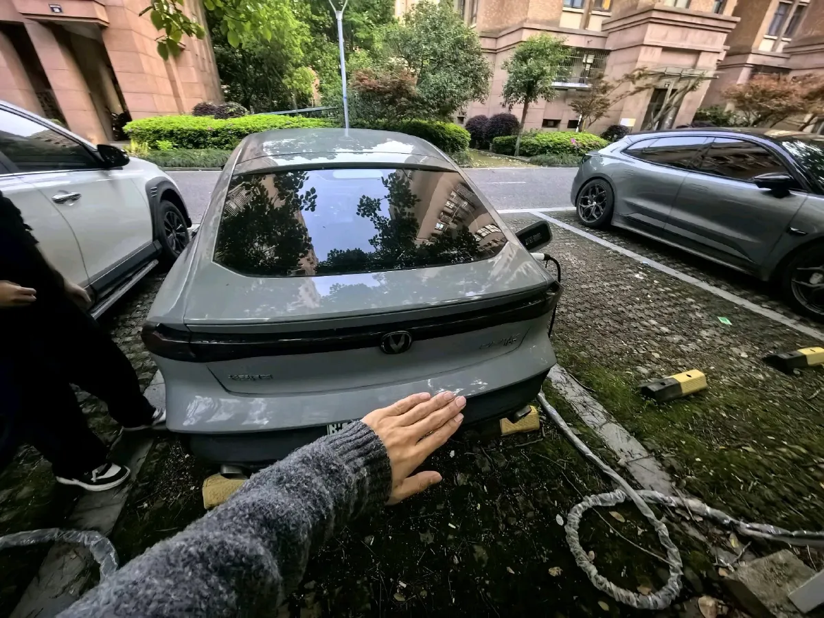 2023 ChangAn UNI-V iDD 1.5T 170HP L4 6TCT PHEV 18.4KWH,autocango,china used car exporter,china ev exporter,chinese used car exporter,chinese used ev exporter