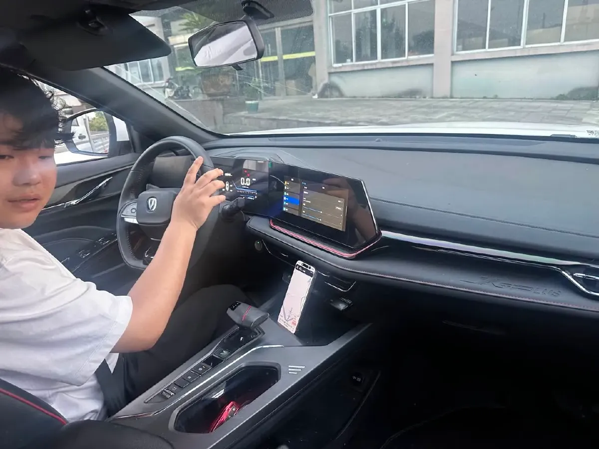 2025 ChangAn X5 PLUS 1.5T 188HP L4 7DCT,autocango,china used car exporter,china ev exporter,chinese used car exporter,chinese used ev exporter