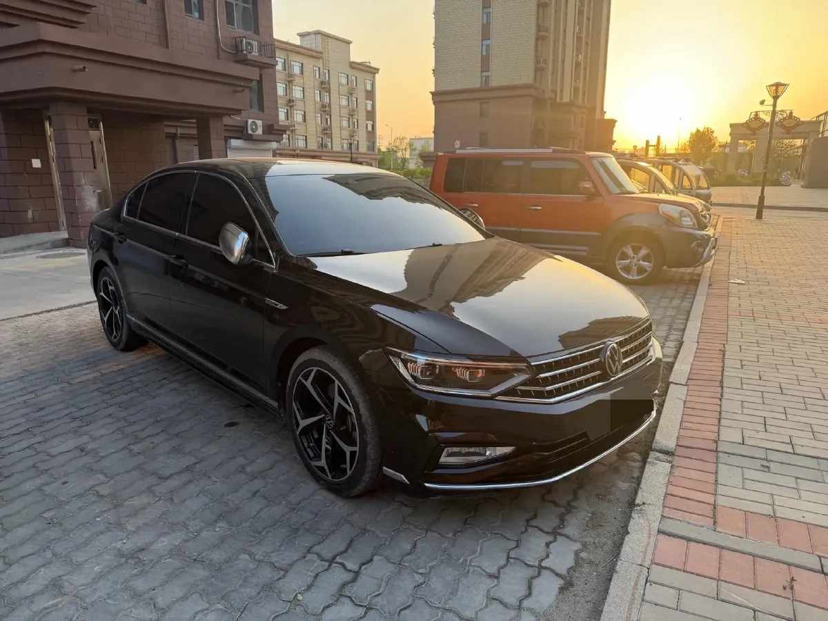 2023 Volkswagen Magotan 2.0T 186HP L4 7DCT,autocango,china used car exporter,china ev exporter,chinese used car exporter,chinese used ev exporter