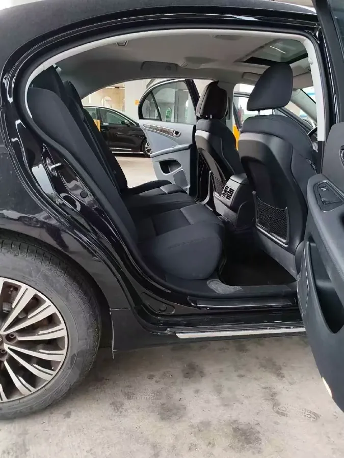 2021 HongQi H7 1.8T 188HP L4 6AT,autocango,china used car exporter,china ev exporter,chinese used car exporter,chinese used ev exporter