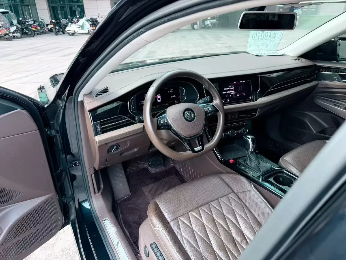 2019 Volvo V40 1.5T 152HP L4 6AT,autocango,china used car exporter,china ev exporter,chinese used car exporter,chinese used ev exporter