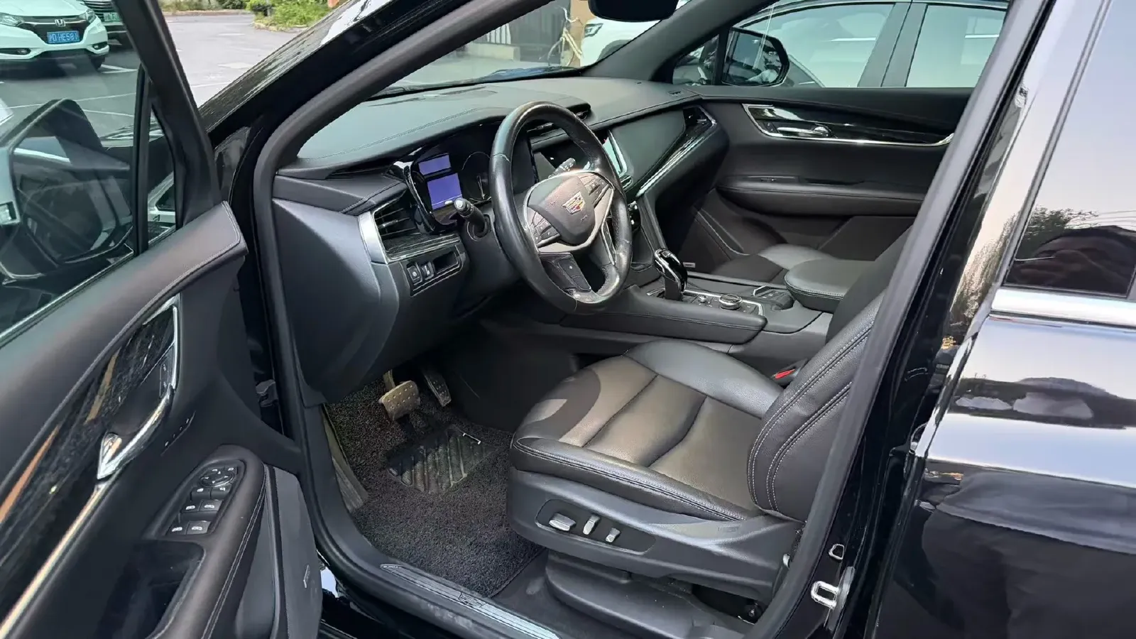 2021 Cadillac XT5 2.0T 237HP L4 9AT,autocango,china used car exporter,china ev exporter,chinese used car exporter,chinese used ev exporter