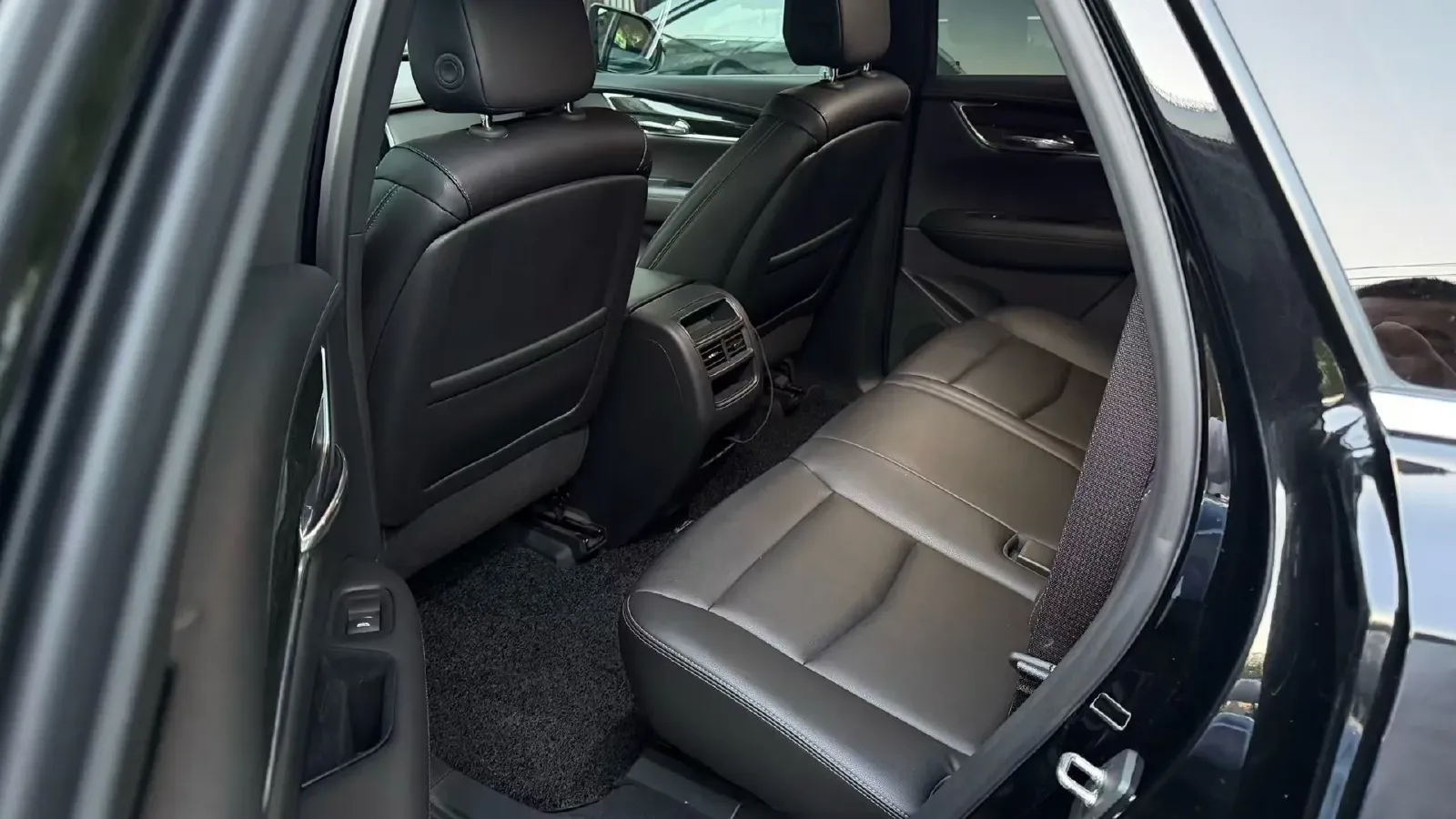 2021 Cadillac XT5 2.0T 237HP L4 9AT,autocango,china used car exporter,china ev exporter,chinese used car exporter,chinese used ev exporter