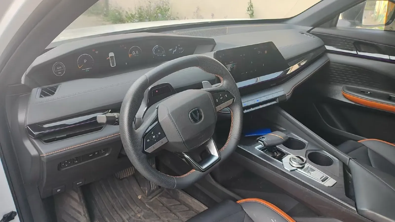 2023 ChangAn UNI-V 1.5T 188HP L4 7DCT,autocango,china used car exporter,china ev exporter,chinese used car exporter,chinese used ev exporter