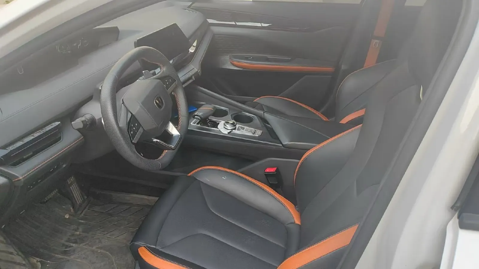 2023 ChangAn UNI-V 1.5T 188HP L4 7DCT,autocango,china used car exporter,china ev exporter,chinese used car exporter,chinese used ev exporter