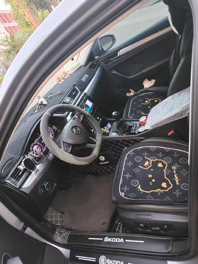 2023 Skoda Superb 1.4T 150HP L4 7DCT,autocango,china used car exporter,china ev exporter,chinese used car exporter,chinese used ev exporter